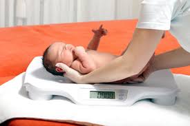 وزن طبیعی یک نوزاد بعد از تولد